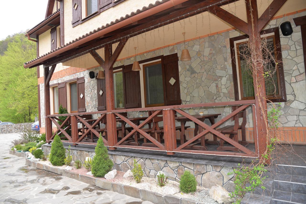 Motel Syni Potoky Svalyava Exterior foto